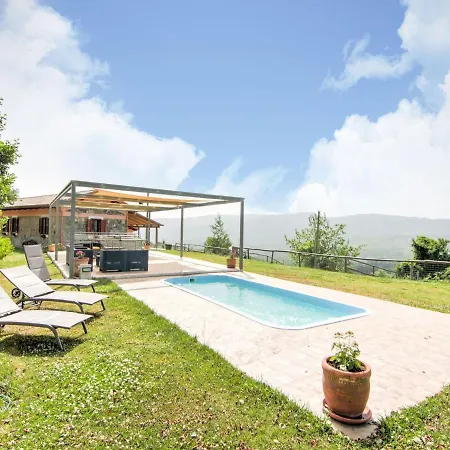 Villa Vibrant Villa In Torre Di Ruggiero With Sauna *