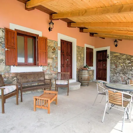 Villa Vibrant Villa In Torre Di Ruggiero With Sauna *